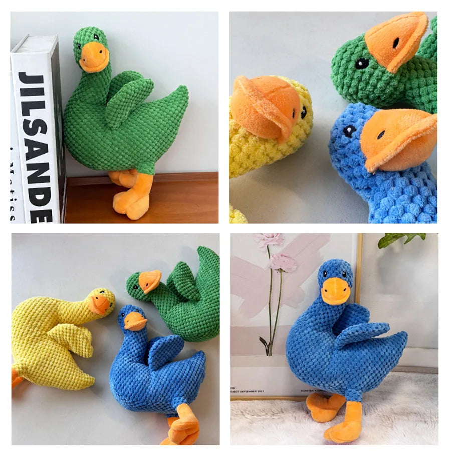 SnuggleDuck™ – The Calming Squeaky Chew Buddy